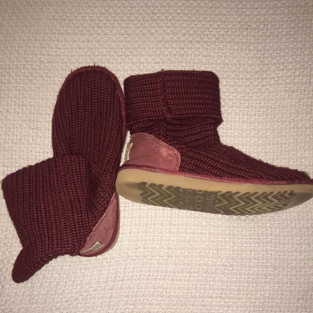 Knitted Burgundy Ugg’s - Size 6